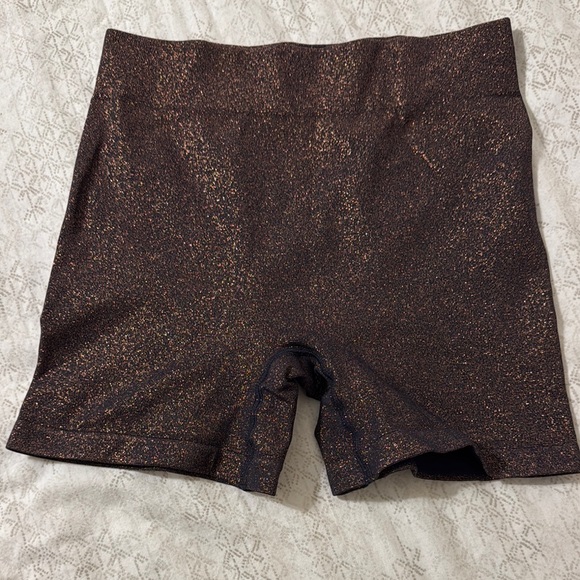 SKIMS Brown Sports Bra with Minimalist Design - Picture 4 of 4